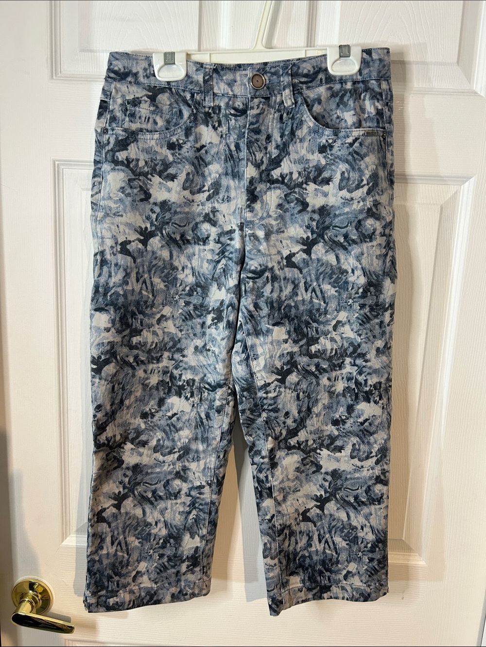 Abstract Blue Marble Print Cropped Pants